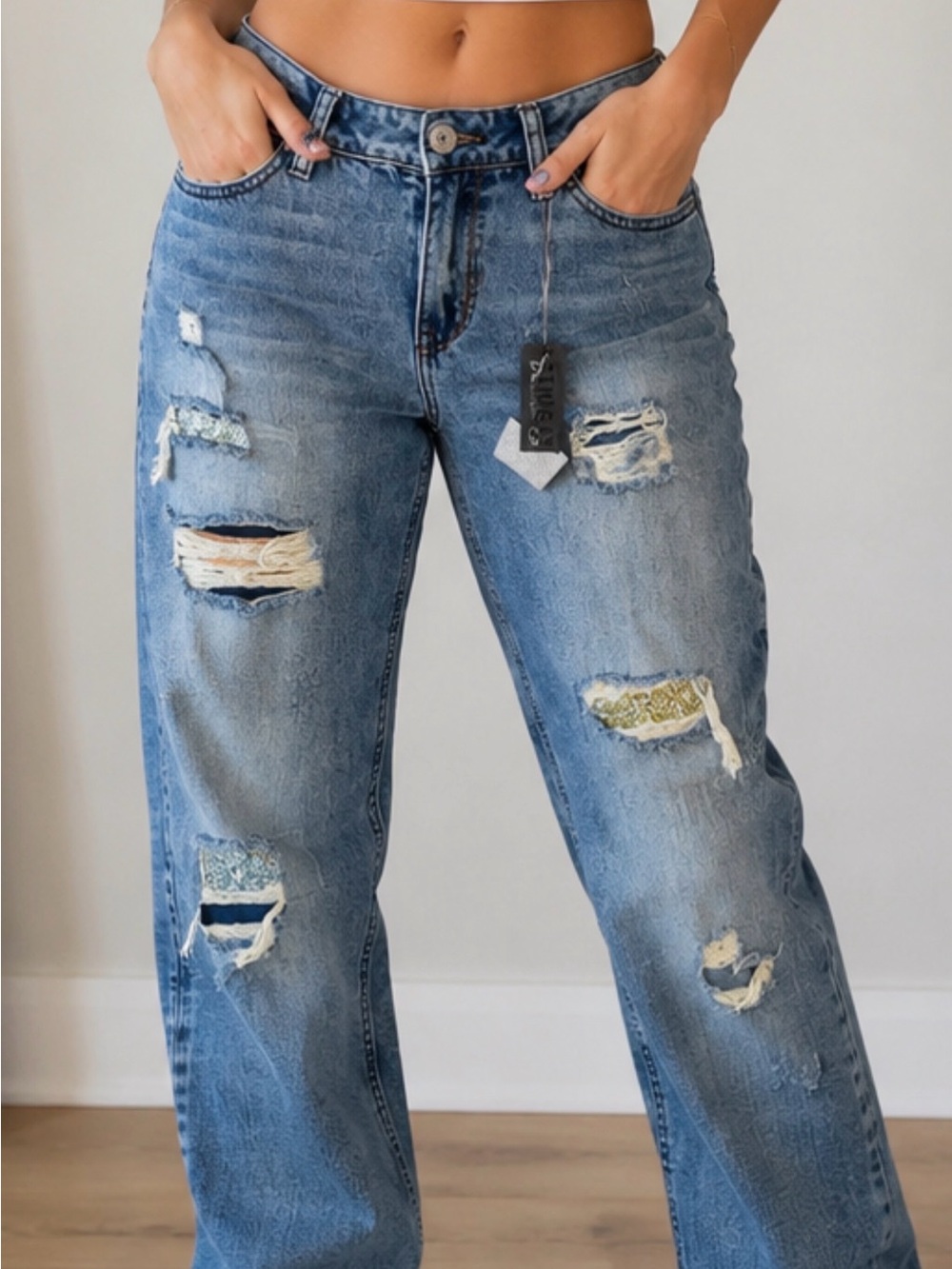 Women’s size 11  30-31 brand new Light Blue Distressed jeans